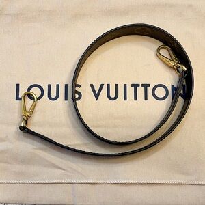 Authentic Louis Vuitton purse strap mint condition great for cell phone chain
